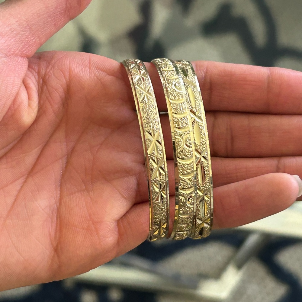 Hawaiian Gold Bangle Set - Picture 5 of 8